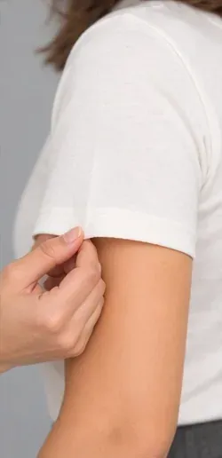 Fashion pose: Sleeve detail