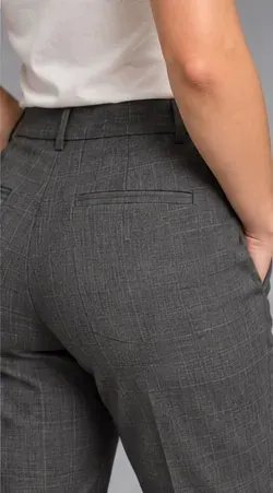 Fashion pose: Back pocket detail