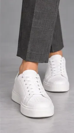 Fashion pose: Sneaker detail